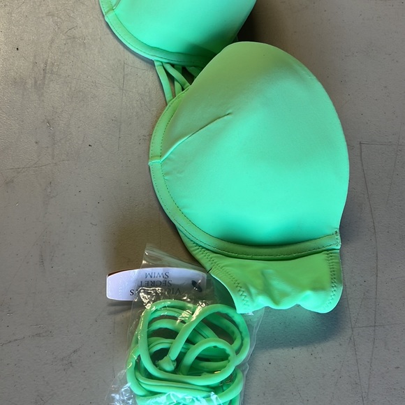 Victoria Secret bikini top and two bottoms - Picture 2 of 6